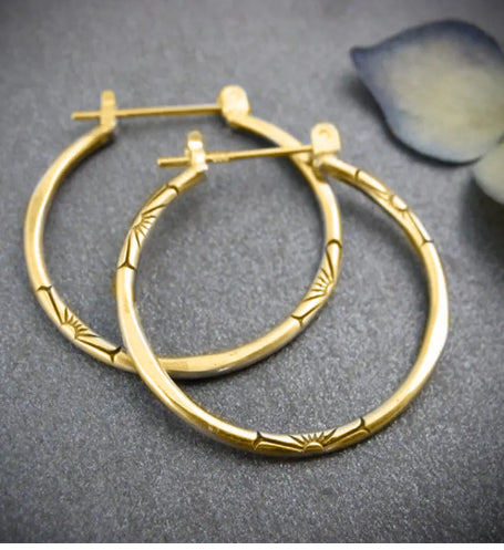 Retro hoop earrings with a three-dimensional geometric design, large
