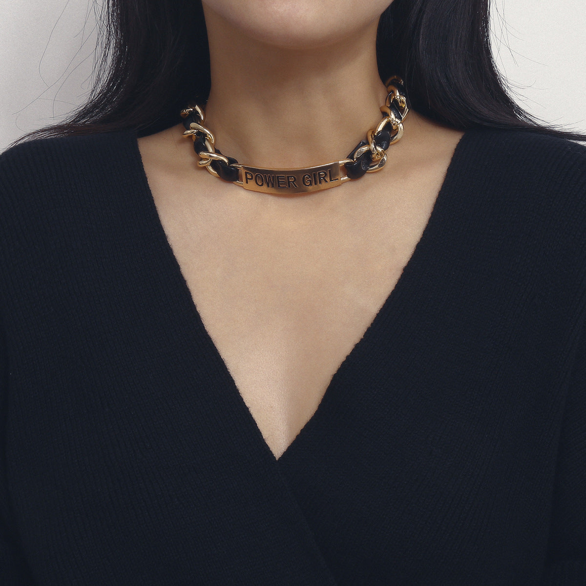 Geometrische PU-Kettenhalskette mit Buchstaben und quadratischem Anhänger