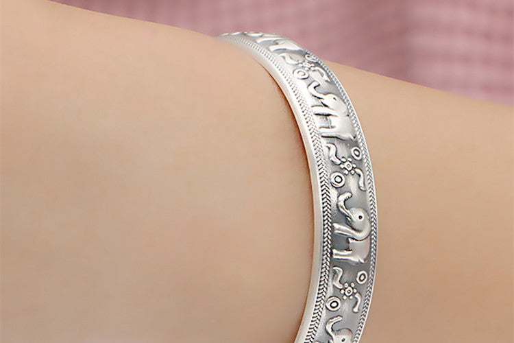 Elefantenarmband im ethnischen Stil, markantes Design