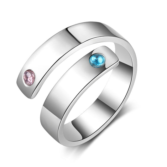 Personalisierter Ring mit individueller Namensgravur und Geburtsstein