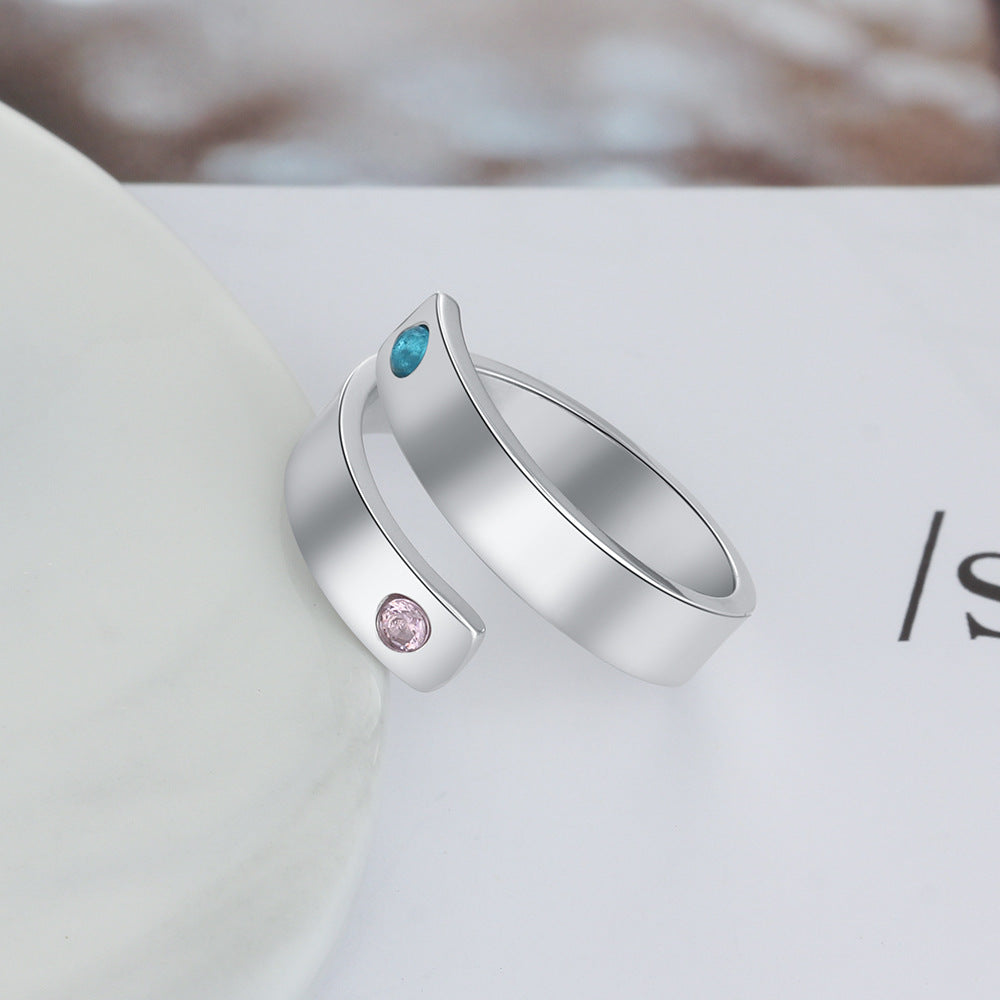 Personalisierter Ring mit individueller Namensgravur und Geburtsstein