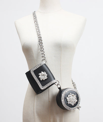 Mini-Crossbody-Tasche mit funkelnden Strasssteinen