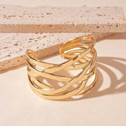 Fashionable multi-layered women's bracelet with a shiny geometric design