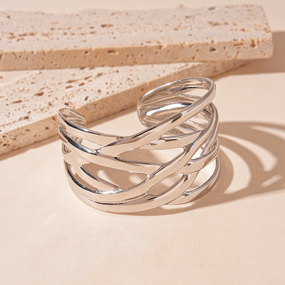 Fashionable multi-layered women's bracelet with a shiny geometric design