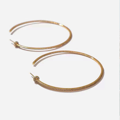 Große auffällige Statement-Creolen mit vollständigem Strassbesatz