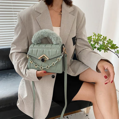 autenförmige Ein-Schulter-Messenger-Tasche mit Kette