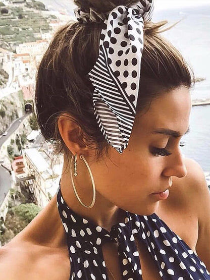 Große auffällige Statement-Creolen mit vollständigem Strassbesatz