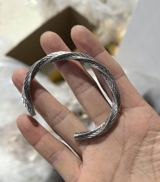 Herrenarmband mit Muster