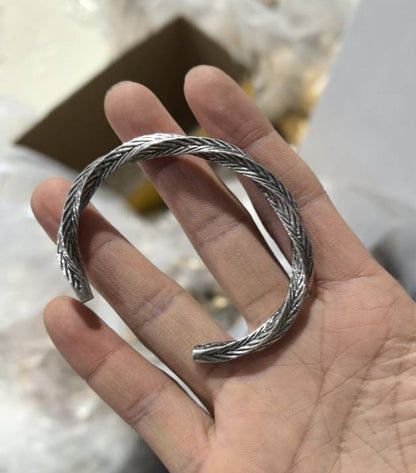 Herrenarmband mit Muster