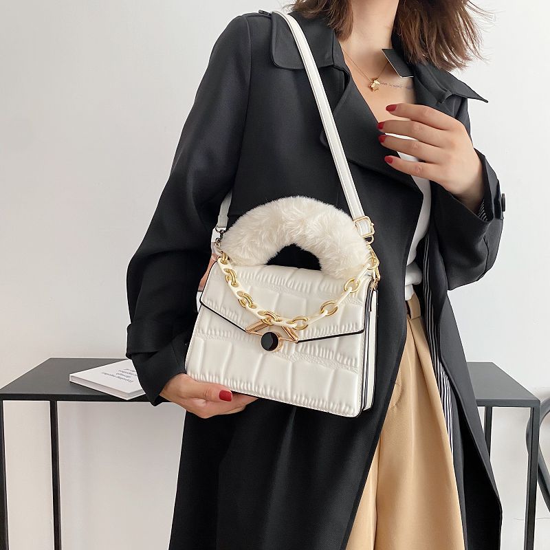 autenförmige Ein-Schulter-Messenger-Tasche mit Kette