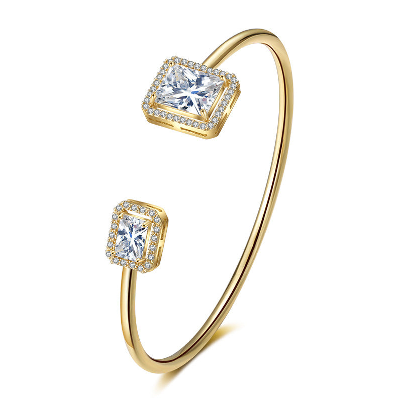 Schlichtes Damenarmband mit hochwertigem tropfenförmigem Schmuckstein und quadratischem Zirkon
