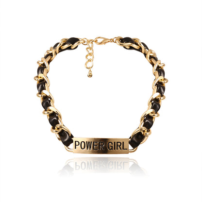 Geometrische PU-Kettenhalskette mit Buchstaben und quadratischem Anhänger