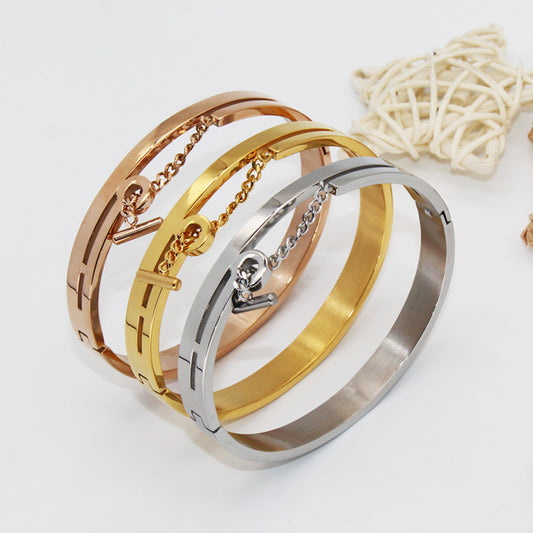 Vielseitiges geometrisches Armband aus farbechtem Titanstahl