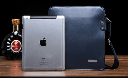 Lässig getragene Schultertasche