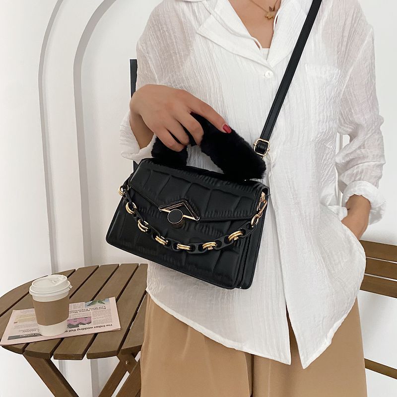 autenförmige Ein-Schulter-Messenger-Tasche mit Kette