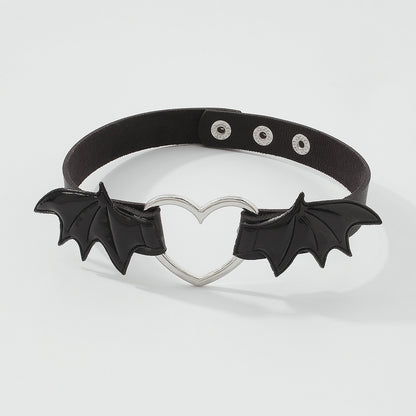 Gothic-Punk-Choker mit Vampirherz und Flügeln