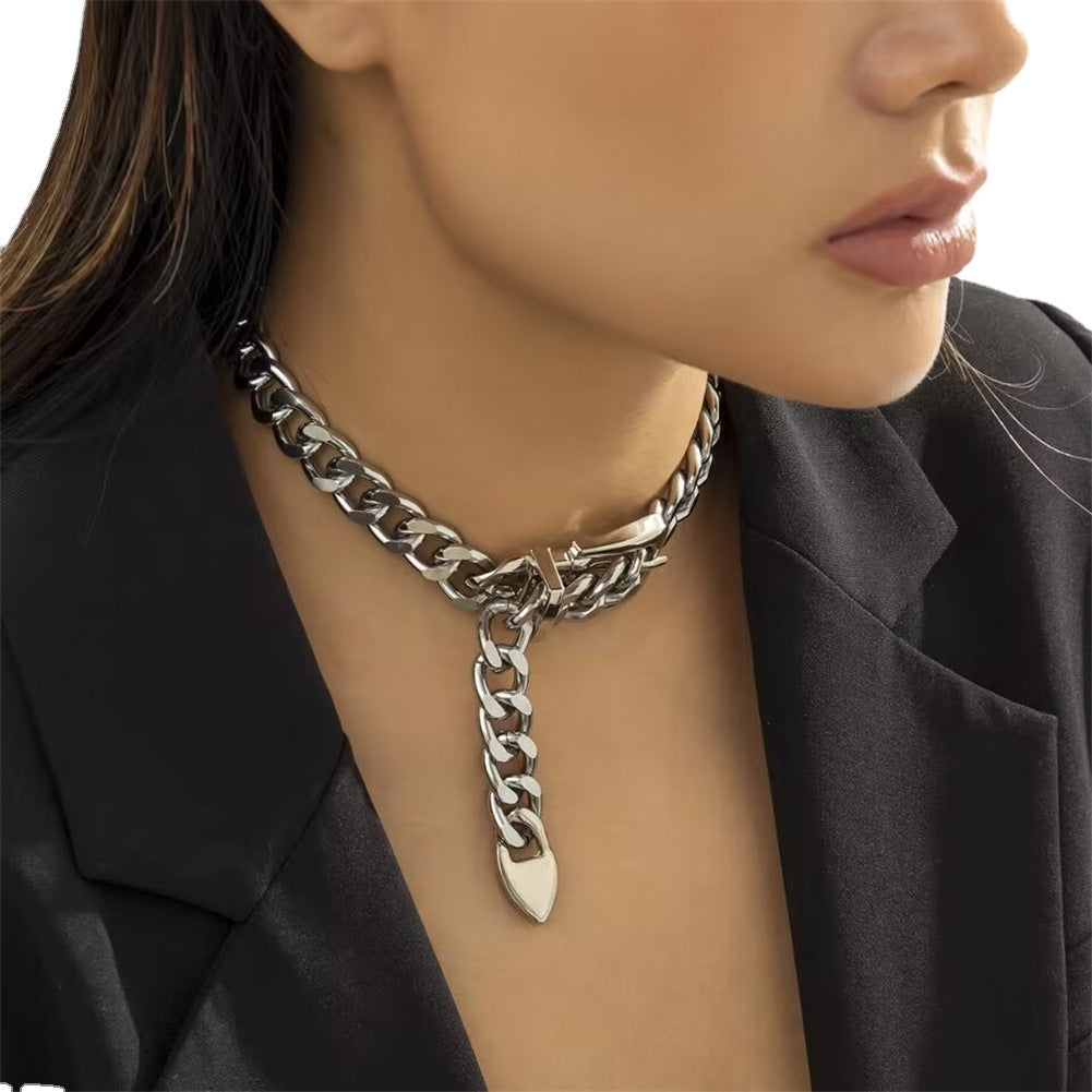 Retro-Halskette mit Gürtelschnallen-Anhänger, auffälliges Design