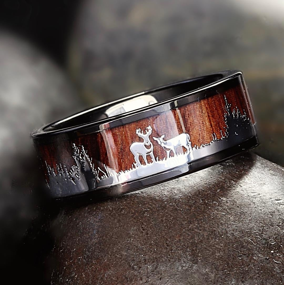 Personalized men's ring made of stainless steel with wood grain silhouette design