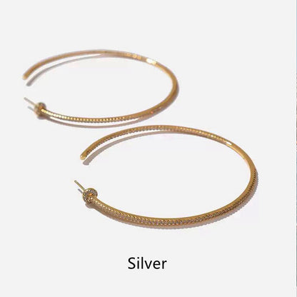 Große auffällige Statement-Creolen mit vollständigem Strassbesatz