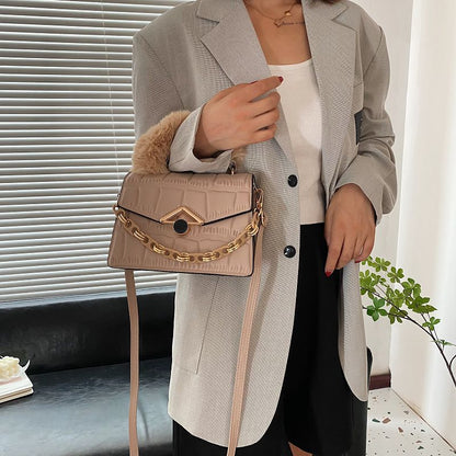 autenförmige Ein-Schulter-Messenger-Tasche mit Kette