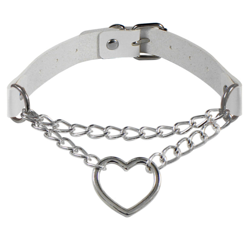Modischer Damen-Choker mit herzförmigem Lederanhänger und Kette